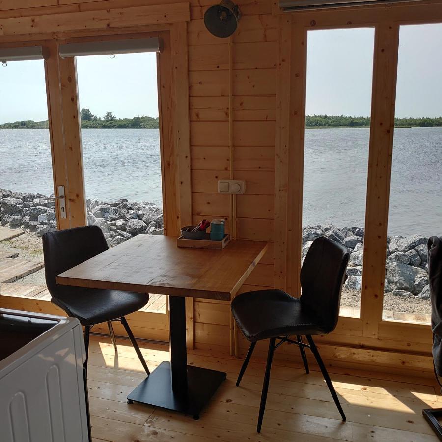 Waterhuisjes Op De Pier Van Lauwersmeerplezier! Lauwersoog Exterior foto