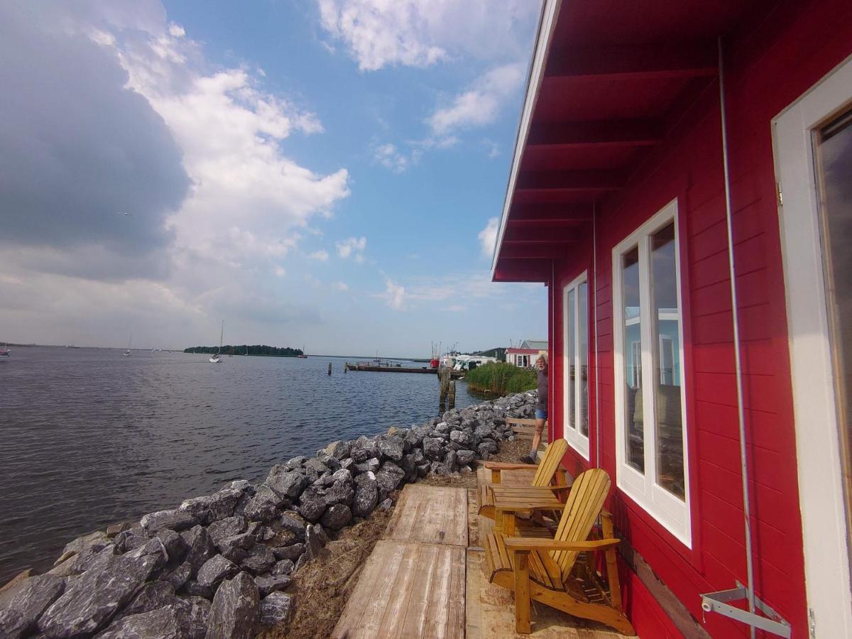 Waterhuisjes Op De Pier Van Lauwersmeerplezier! Lauwersoog Exterior foto