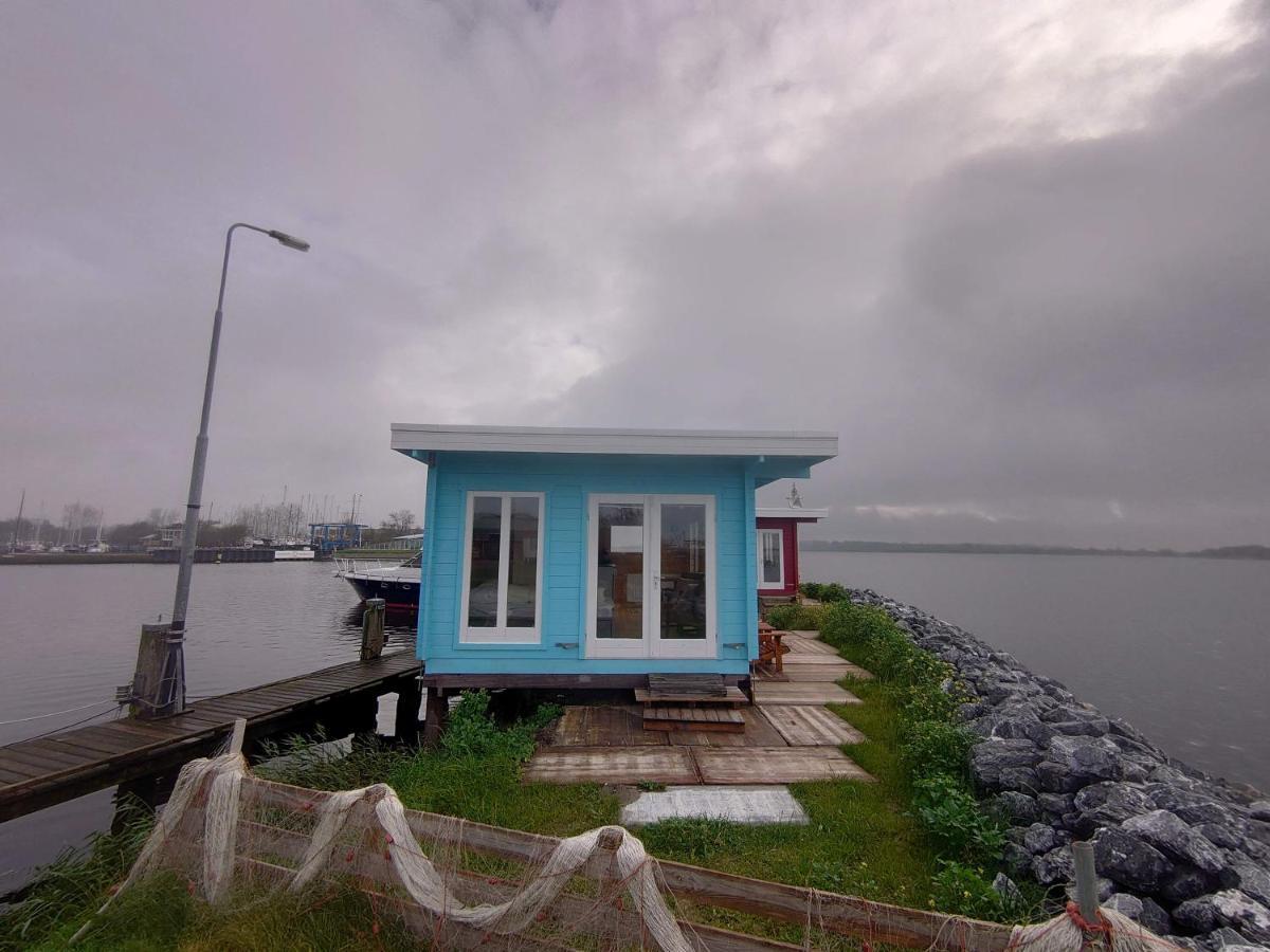Waterhuisjes Op De Pier Van Lauwersmeerplezier! Lauwersoog Exterior foto